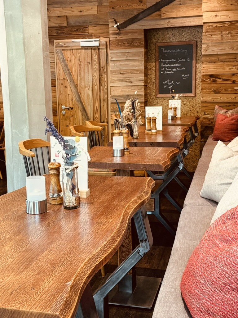 Restaurant main image